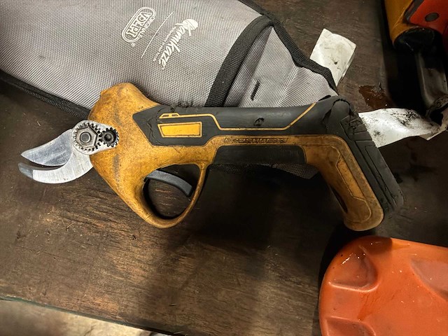 Stihl / sachs ms250 / hs56c / 113h kettingzaag en heggenschaar elektrische snoeischaar (5x) - afbeelding 4 van  13