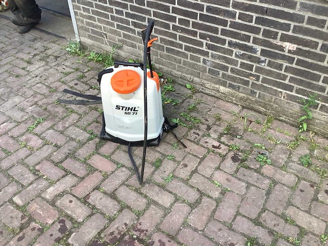 Stihl sg 71 rugnevelspuit - afbeelding 1 van  4