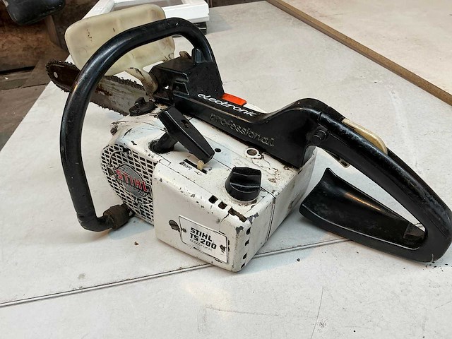 Stihl ts200 kettingzaag - afbeelding 3 van  5