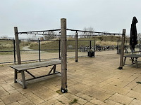 Stijgerbuizen frame met houten palen voor schaduwdoek - afbeelding 2 van  5