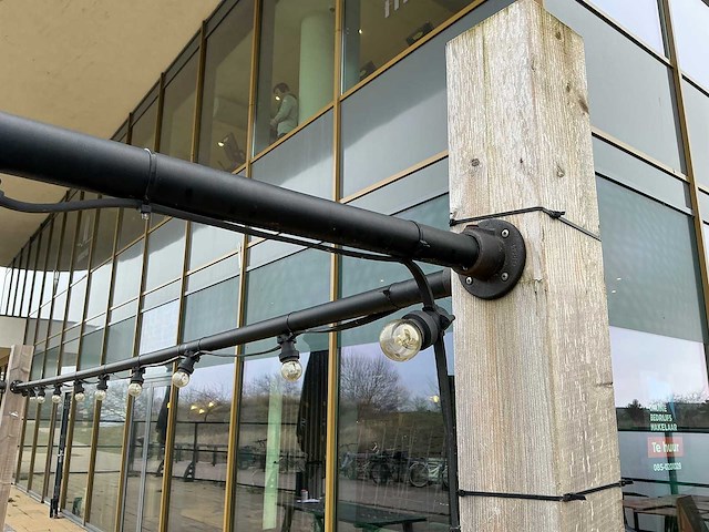 Stijgerbuizen frame met houten palen voor schaduwdoek - afbeelding 4 van  5