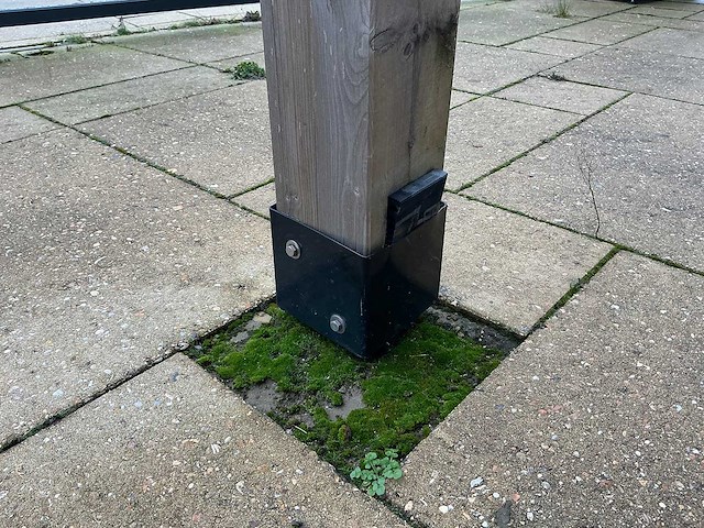 Stijgerbuizen frame met houten palen voor schaduwdoek - afbeelding 5 van  5