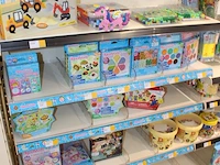Stijkkralen en strijkkraalfiguren in twee stellingdelen o.a. aquabeads en clementoni in diverse maten, kle... - afbeelding 2 van  4