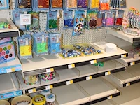 Stijkkralen en strijkkraalfiguren in twee stellingdelen o.a. aquabeads en clementoni in diverse maten, kle... - afbeelding 3 van  4