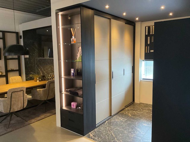 Stijl - kledingkast 250 x250 cm - afbeelding 1 van  8