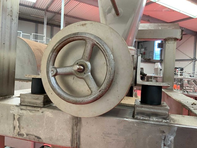 Stiletto triltechniek rvs transportgoot machine - afbeelding 4 van  12