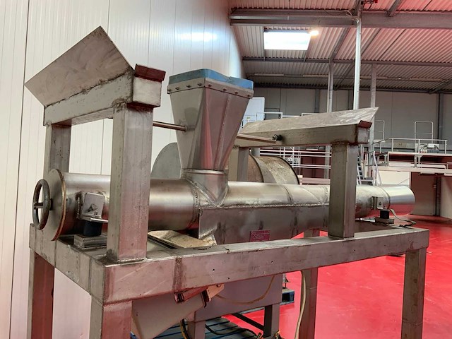Stiletto triltechniek rvs transportgoot machine - afbeelding 1 van  12
