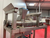 Stiletto triltechniek rvs transportgoot machine - afbeelding 1 van  12