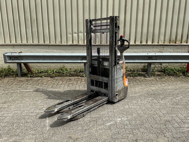 Still - exv-12 - stackers - 2013 - afbeelding 1 van  5