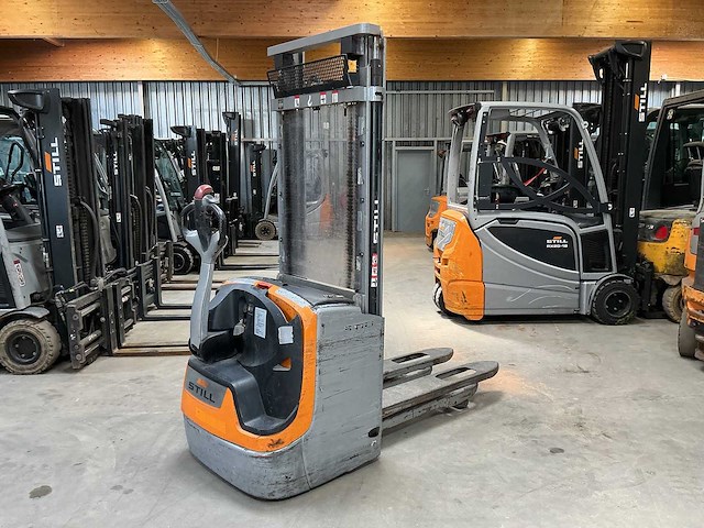Still - exv-12i - stackers - 2020 - afbeelding 3 van  7