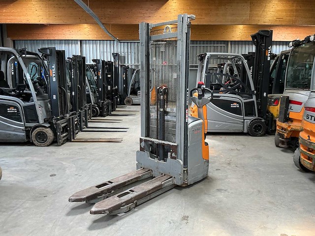 Still - exv-14c - stackers - 2019 - afbeelding 1 van  7