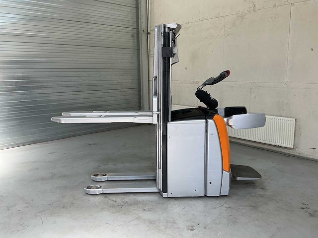 Still - exv-sf16 - stackers - 2020 - afbeelding 7 van  7