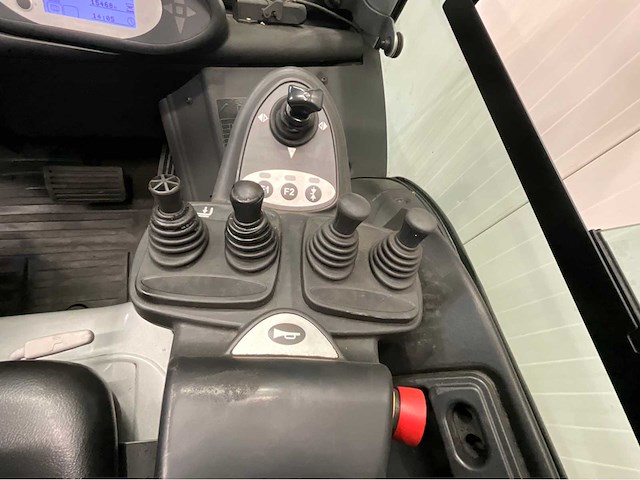 Still - rx60-20 - vorkheftruck - triplex - freelift - gesloten cabine - bluespot - 3e en 4e functie - afbeelding 6 van  21