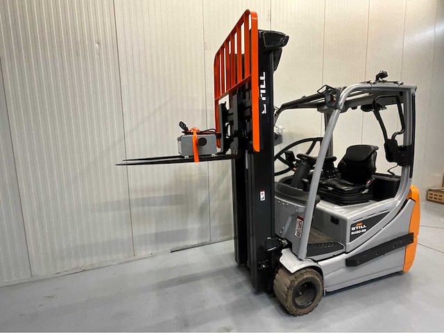 Still rx20-20 - vorkheftruck triplex - sideshift - freelift - acculader - 2020 - redline zijkant - bluespot - afbeelding 6 van  22