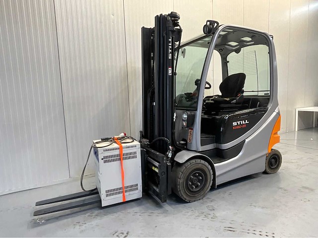 Still rx60-25 - vorkheftruck triplex - vorkensteller - freelift - sideshift- acculader - afbeelding 1 van  19
