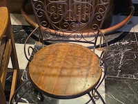 Stoel, ijzer sierwerk met houten zitting - afbeelding 1 van  2