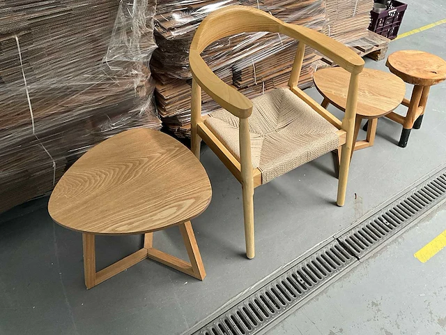 Stoel met 3 bijzettafeltjes - afbeelding 4 van  4