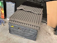 Stoel met kussens en accessoires - afbeelding 4 van  17