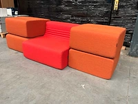 Stoel met kussens en accessoires