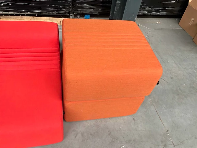 Stoel met kussens en accessoires - afbeelding 12 van  17