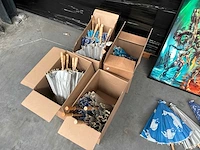 Stoel met kussens en accessoires - afbeelding 4 van  17