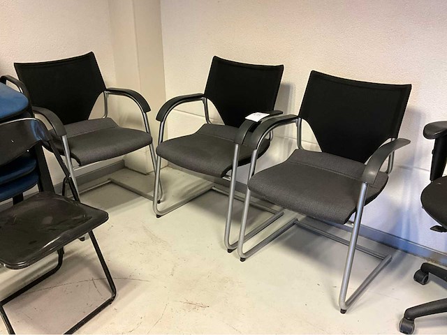 Stoelen en divers - afbeelding 3 van  8