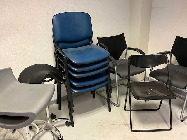 Stoelen en divers - afbeelding 4 van  8