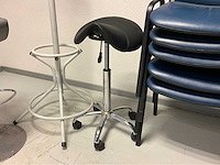 Stoelen en divers - afbeelding 6 van  8