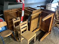 Stoelen en tafels . stoelen bevinden zich op 1e verdieping koper kan hier via trap de stoelen na beneden halen en laden - afbeelding 11 van  11