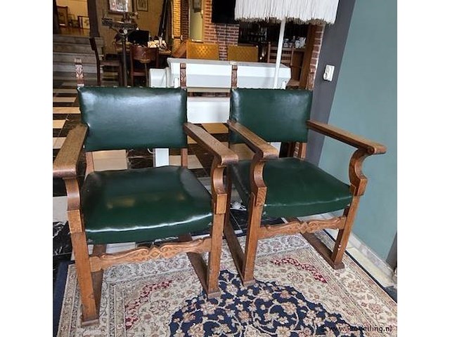 Stoelen, leder bekleed, antiek - 2 stuks - afbeelding 1 van  2