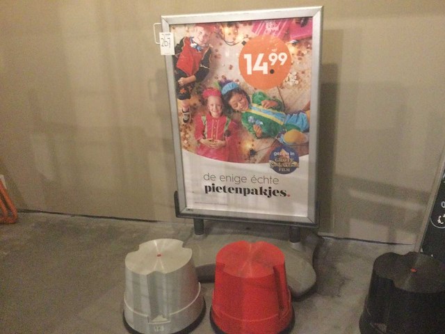 Stoepbord en 2 olifantenpoten - afbeelding 1 van  2