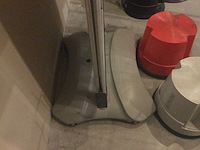 Stoepbord en 2 olifantenpoten - afbeelding 2 van  2