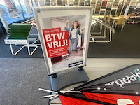 Stoepbord en 4 beachvlaggen - afbeelding 2 van  3