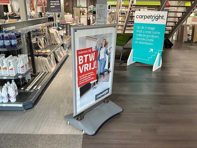 Stoepbord met 1 vlag - afbeelding 1 van  3