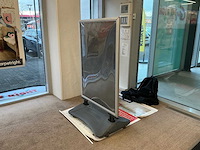 Stoepbord met 1 vlag