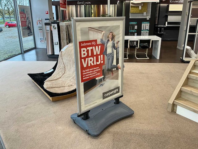 Stoepbord met 1 vlag - afbeelding 1 van  3