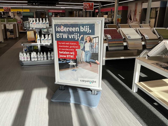 Stoepbord met 2 vlaggen - afbeelding 1 van  3