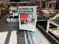 Stoepbord met 2 vlaggen - afbeelding 1 van  3