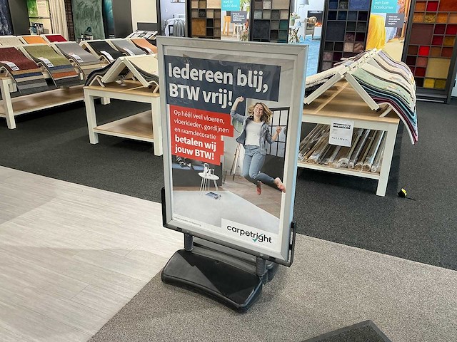 Stoepbord met 2 vlaggen - afbeelding 1 van  3