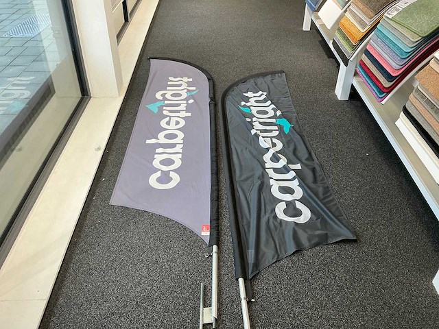 Stoepbord met 2 vlaggen - afbeelding 2 van  3