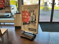 Stoepbord met 2 vlaggen - afbeelding 1 van  4