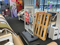 Stoepbord met 2 vlaggen - afbeelding 1 van  3