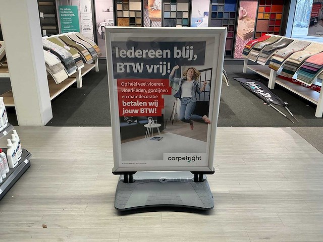 Stoepbord met 2 vlaggen - afbeelding 2 van  5