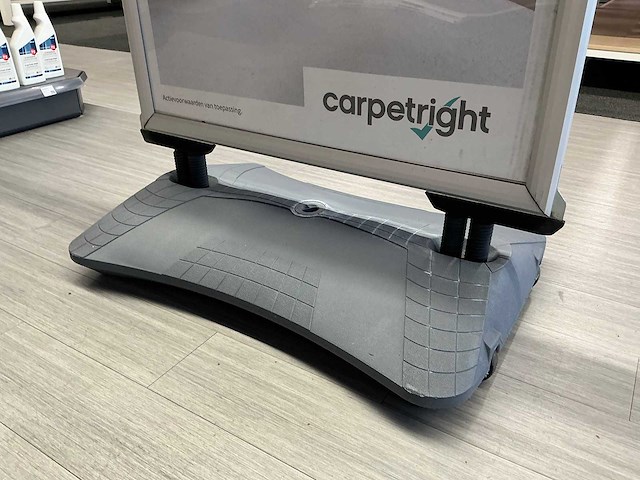 Stoepbord met 2 vlaggen - afbeelding 3 van  5