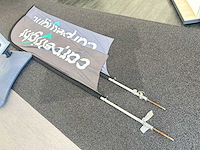 Stoepbord met twee beachvlaggen - afbeelding 2 van  3