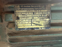 Stofafzuiger veb kombinat elektromaschinenbau elektromotorenwerke thurm kmer 90 s-2, met een vermogen van 1.5 kw en een spanning van 220/380 v. inclusief afzuigslang. - afbeelding 2 van  2