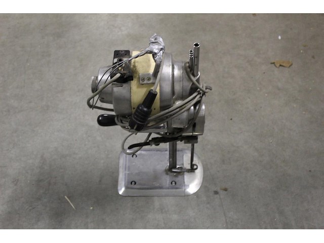 Stoffensnijmachine consew cloth cutting machine model 616 - afbeelding 1 van  4