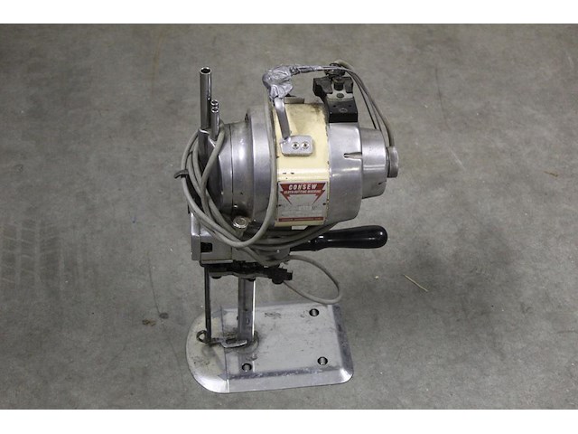 Stoffensnijmachine consew cloth cutting machine model 616 - afbeelding 2 van  4