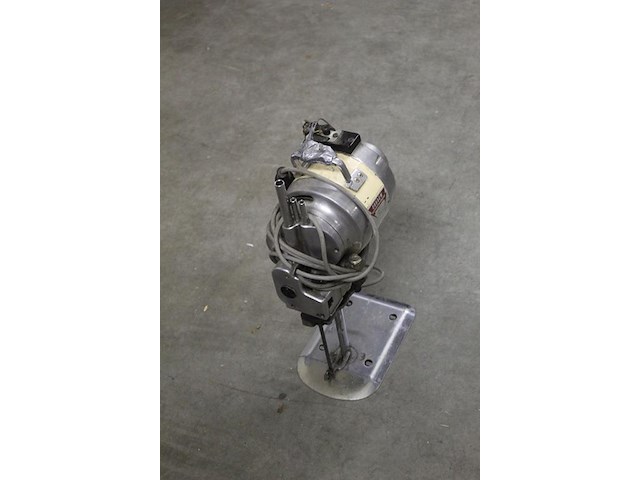 Stoffensnijmachine consew cloth cutting machine model 616 - afbeelding 3 van  4