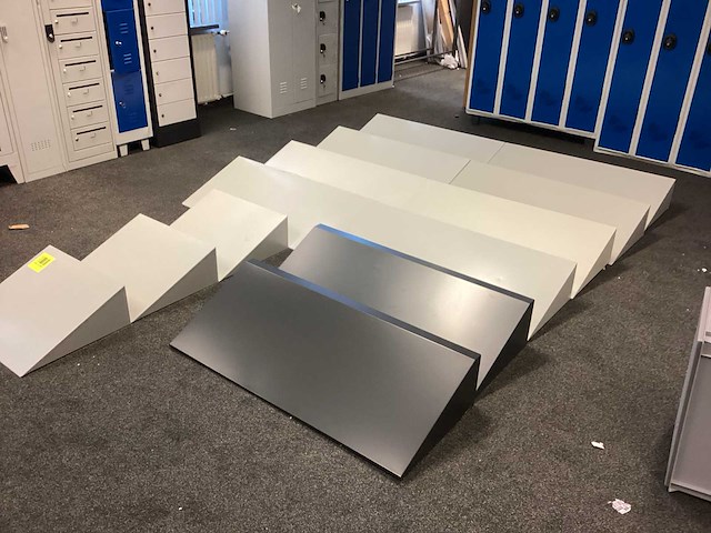 Stofkappen voor lockerkast (13x) - afbeelding 1 van  6